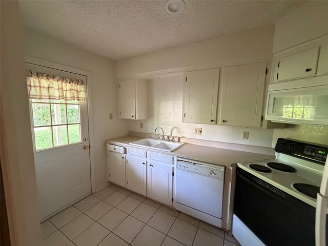 511 N Brazos Street D, Granbury, TX 76048