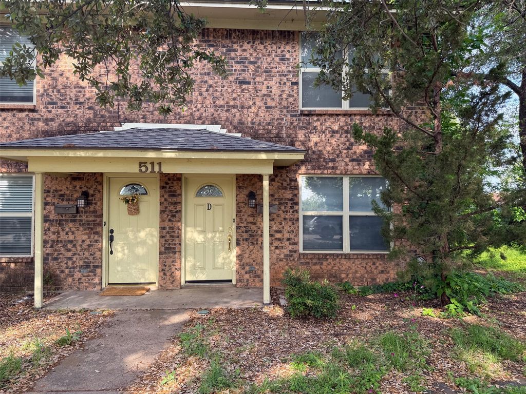 511 N Brazos Street D, Granbury, TX 76048