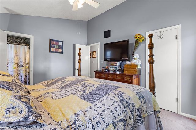 879 Maple CT, Smithfield, VA 23430