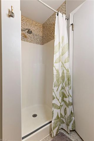 879 Maple CT, Smithfield, VA 23430