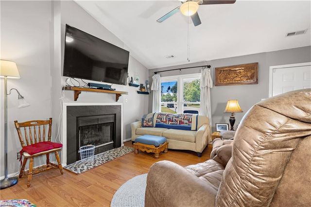 879 Maple CT, Smithfield, VA 23430