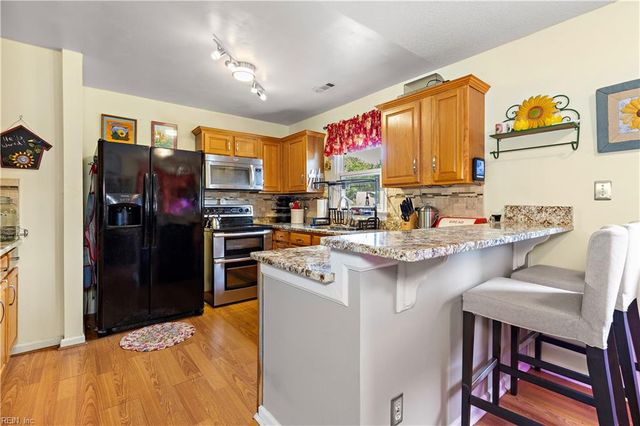879 Maple CT, Smithfield, VA 23430