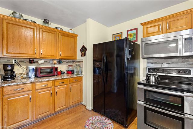 879 Maple CT, Smithfield, VA 23430