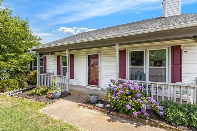 879 Maple CT, Smithfield, VA 23430