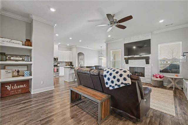 3005 S 20th Street, Rogers, AR 72758