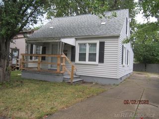 20601 Ridgemont Street, Harper Woods, MI 48225