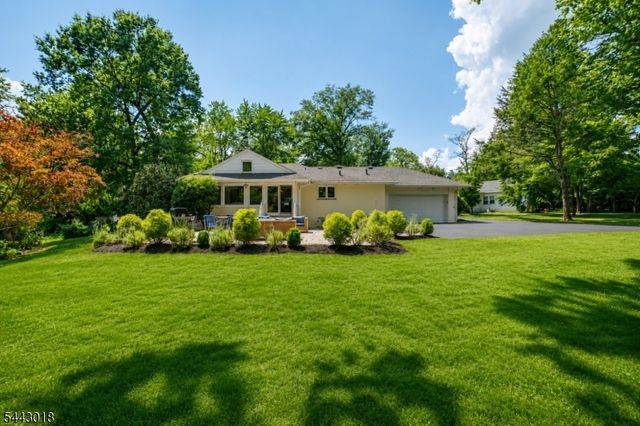 1459 Dunn Pkwy, Mountainside Boro, NJ 07092