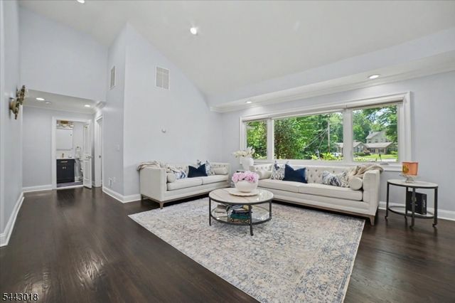 1459 Dunn Pkwy, Mountainside Boro, NJ 07092
