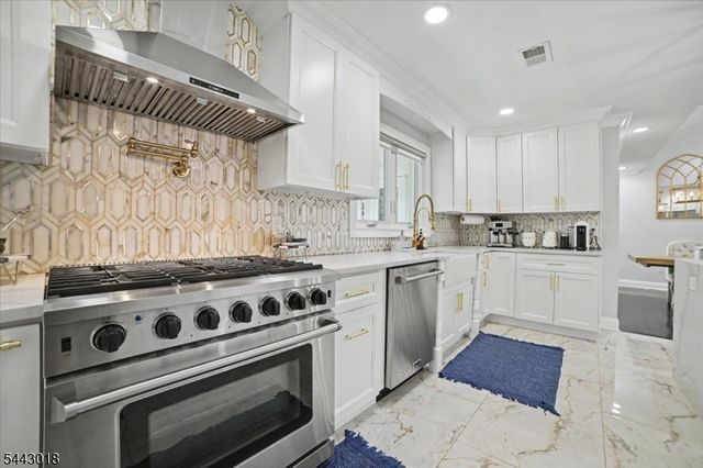 1459 Dunn Pkwy, Mountainside Boro, NJ 07092