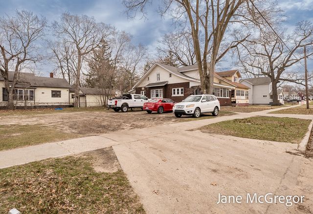 1350 Arthur Street, Muskegon, MI 49442