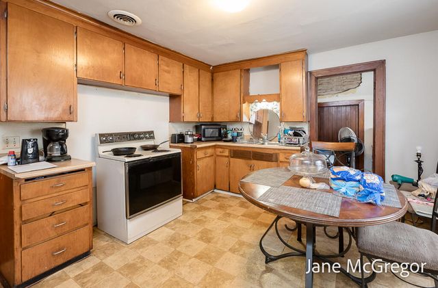 1350 Arthur Street, Muskegon, MI 49442