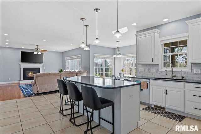 2505 CENTENNIAL Drive, Springfield, IL 62711