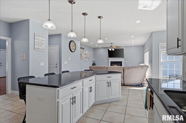 2505 CENTENNIAL Drive, Springfield, IL 62711