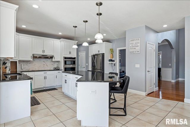 2505 CENTENNIAL Drive, Springfield, IL 62711