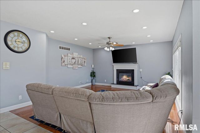 2505 CENTENNIAL Drive, Springfield, IL 62711