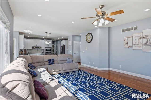 2505 CENTENNIAL Drive, Springfield, IL 62711