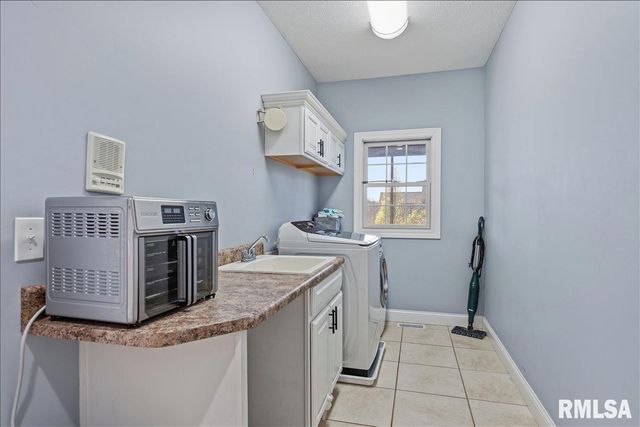 2505 CENTENNIAL Drive, Springfield, IL 62711