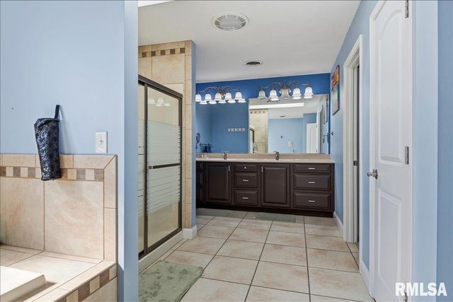 2505 CENTENNIAL Drive, Springfield, IL 62711