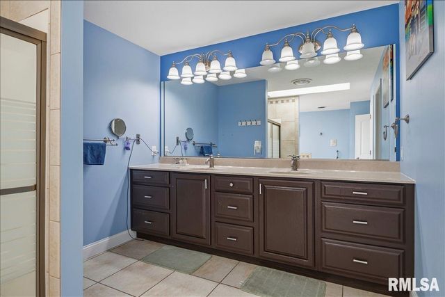 2505 CENTENNIAL Drive, Springfield, IL 62711