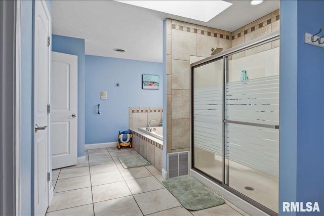 2505 CENTENNIAL Drive, Springfield, IL 62711