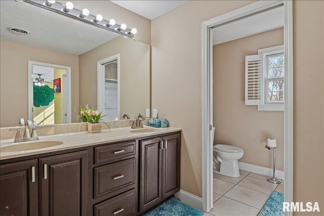 2505 CENTENNIAL Drive, Springfield, IL 62711