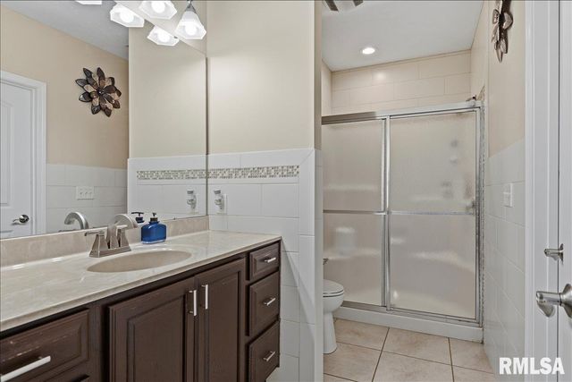 2505 CENTENNIAL Drive, Springfield, IL 62711