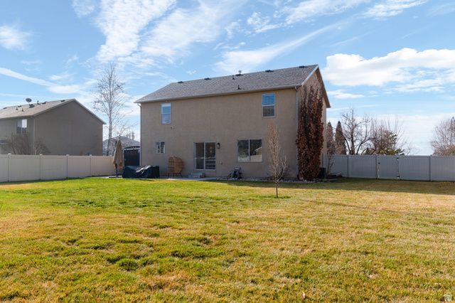 475 WELLINGTON DR, Kaysville, UT 84037