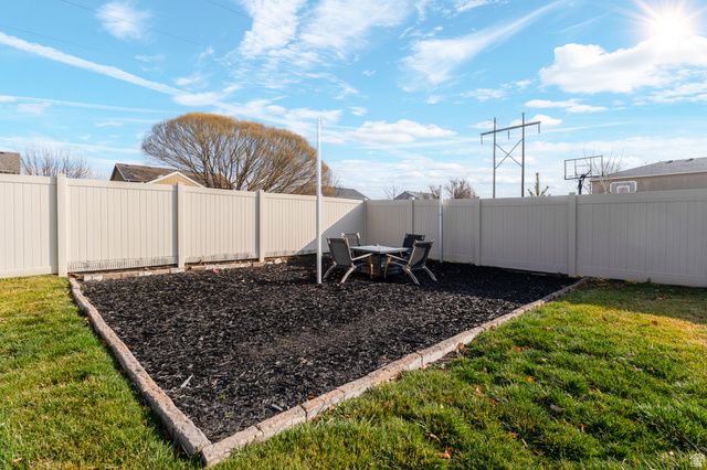 475 WELLINGTON DR, Kaysville, UT 84037