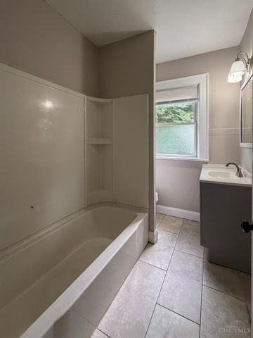 916 Elberon Avenue, Cincinnati, OH 45205