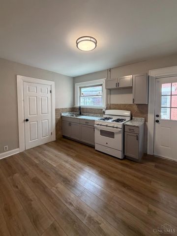 916 Elberon Avenue, Cincinnati, OH 45205