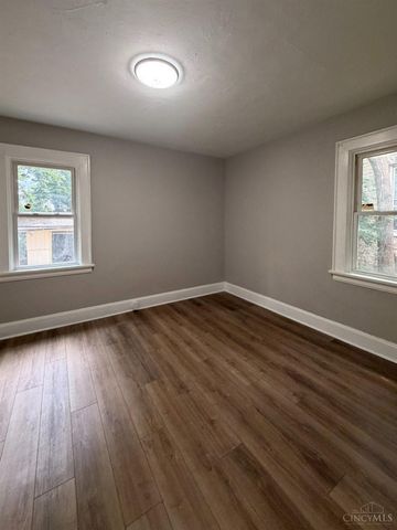 916 Elberon Avenue, Cincinnati, OH 45205
