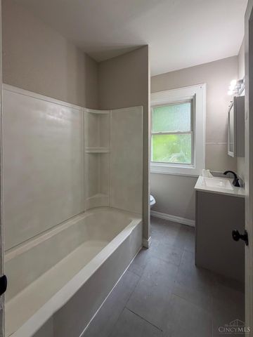 916 Elberon Avenue, Cincinnati, OH 45205