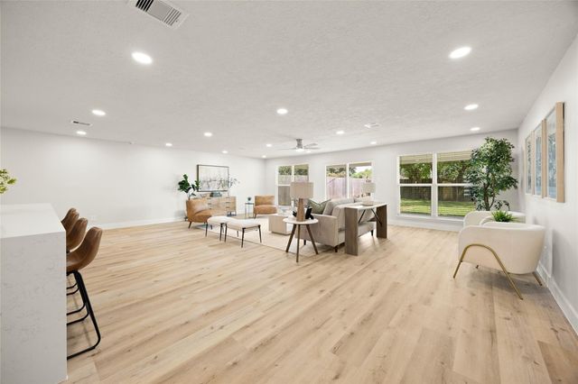 6034 Willowbend Boulevard, Houston, TX 77096