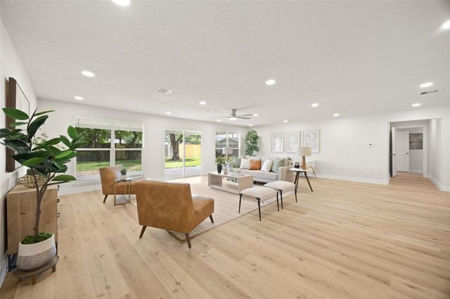 6034 Willowbend Boulevard, Houston, TX 77096