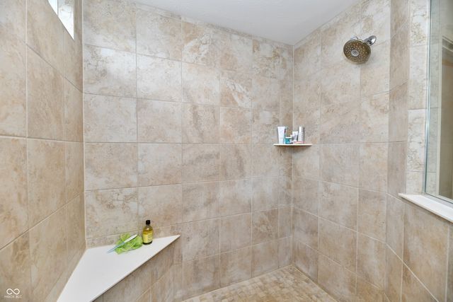 8285 Terryglass Court, Avon, IN 46123