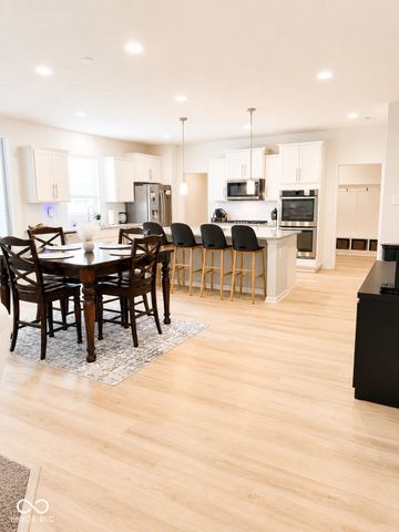 8285 Terryglass Court, Avon, IN 46123