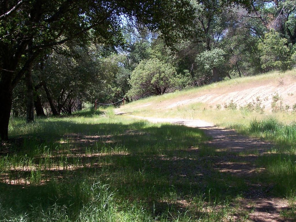 Image 3 of property listing at 10 Rusty Ln, Oakhurst, CA 93644