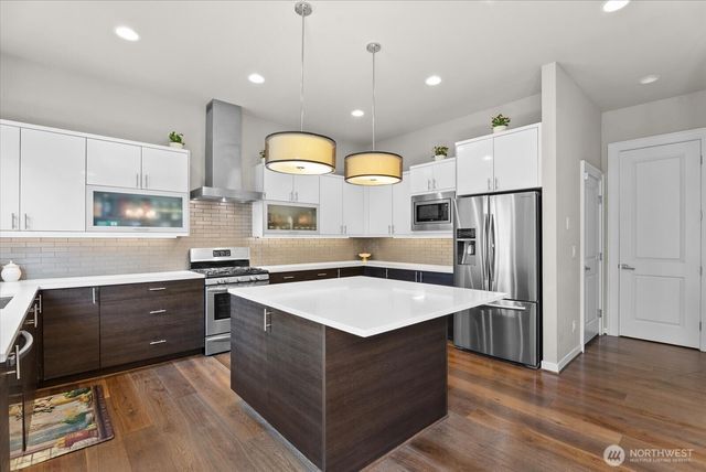3527 NE . 7th Street, Renton, WA 98056