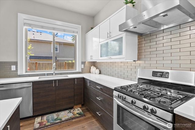 3527 NE . 7th Street, Renton, WA 98056