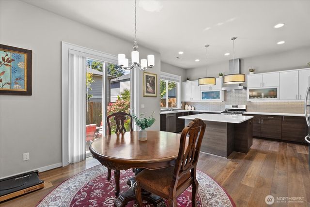 3527 NE . 7th Street, Renton, WA 98056