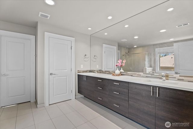 3527 NE . 7th Street, Renton, WA 98056