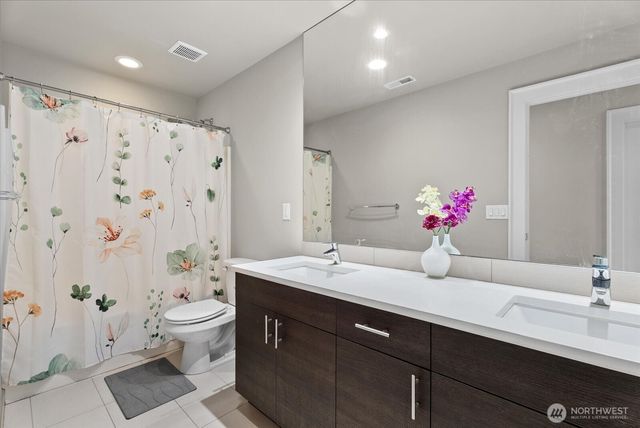 3527 NE . 7th Street, Renton, WA 98056