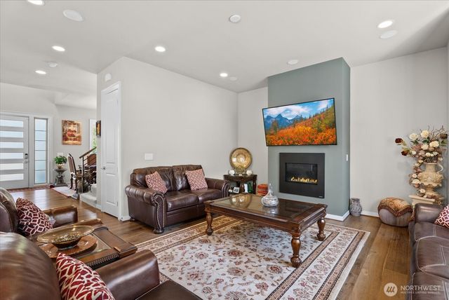 3527 NE . 7th Street, Renton, WA 98056
