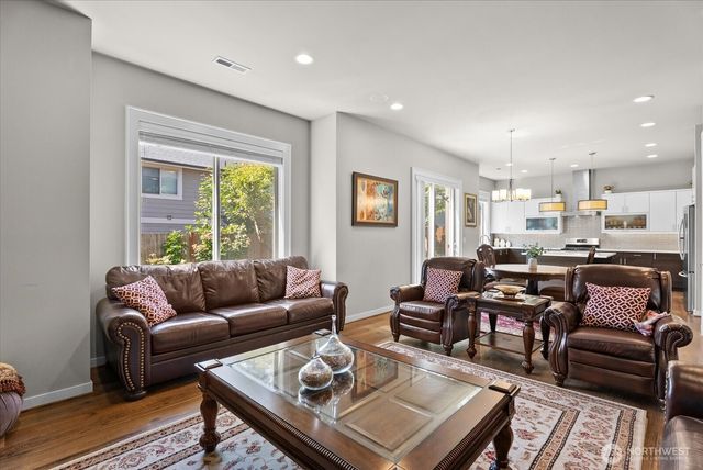 3527 NE . 7th Street, Renton, WA 98056