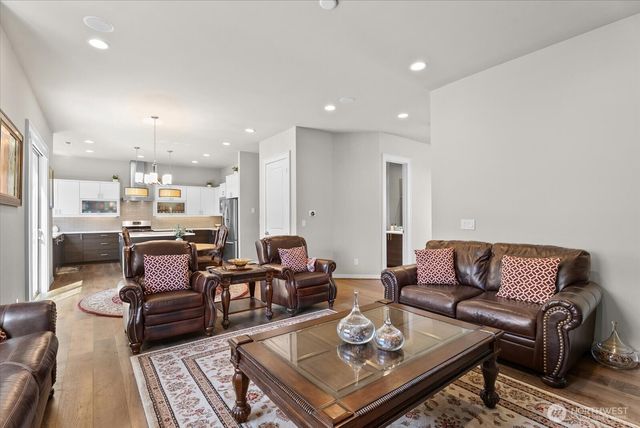 3527 NE . 7th Street, Renton, WA 98056