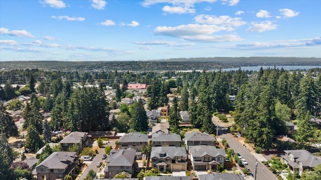 3527 NE . 7th Street, Renton, WA 98056