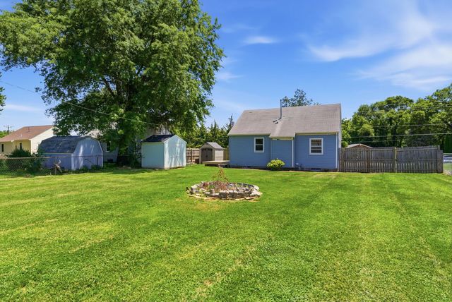 698 Hillcrest Road, Milan, IL 61264