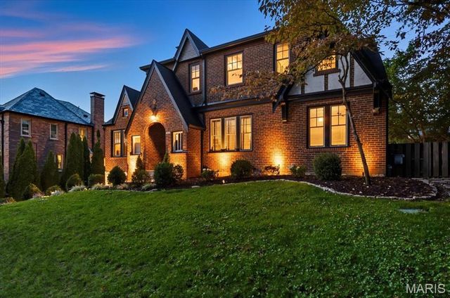 7407 Buckingham Drive, Clayton, MO 63105