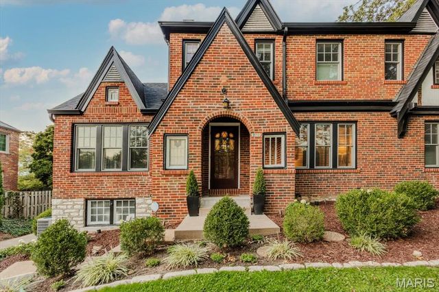 7407 Buckingham Drive, Clayton, MO 63105