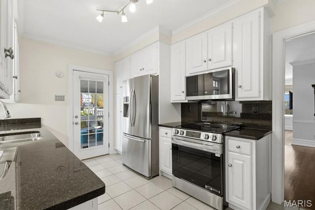 7407 Buckingham Drive, Clayton, MO 63105